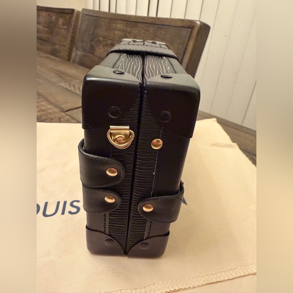 Black Truck Women's Bag - Picture 9 of 16